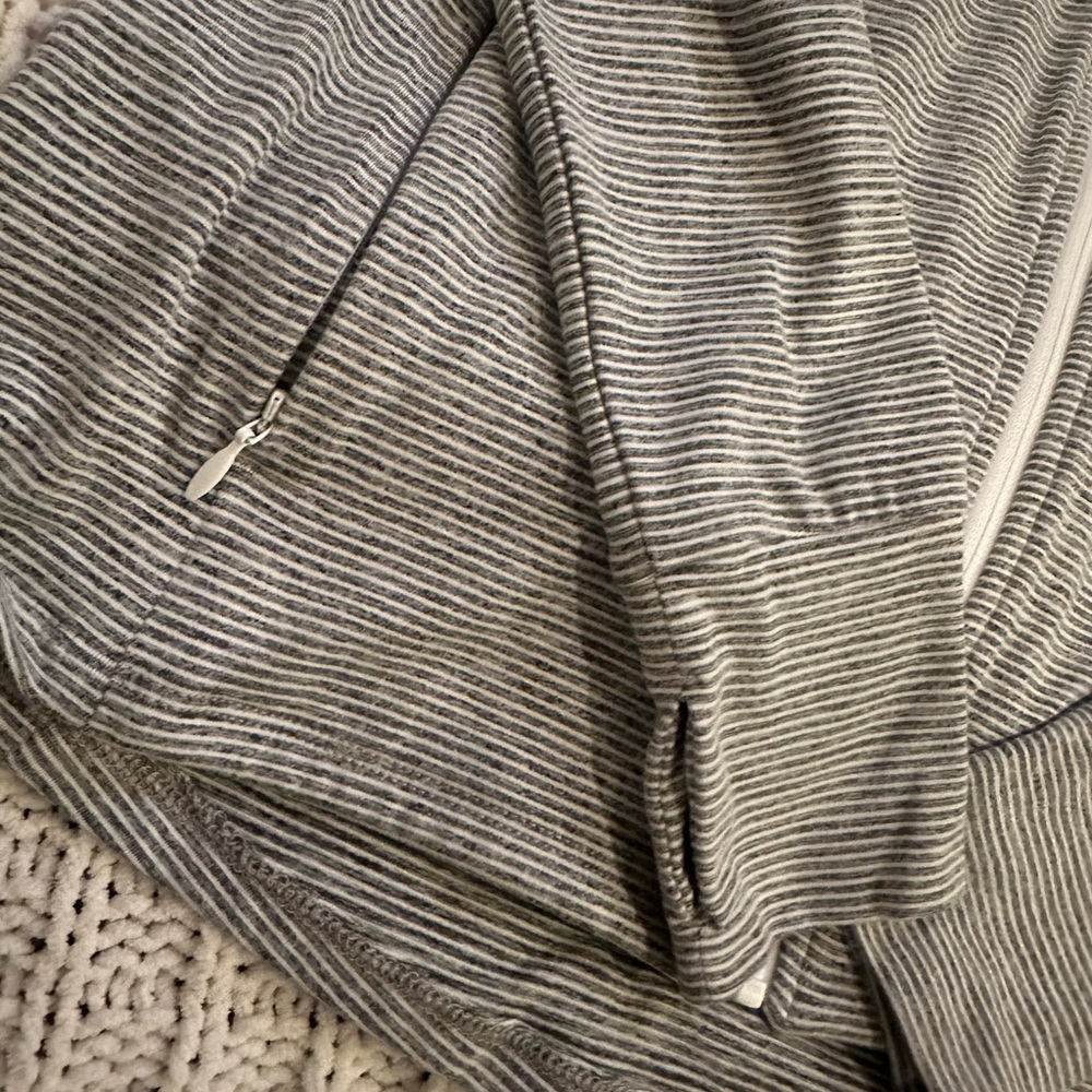 Fitted light weighted zip up.